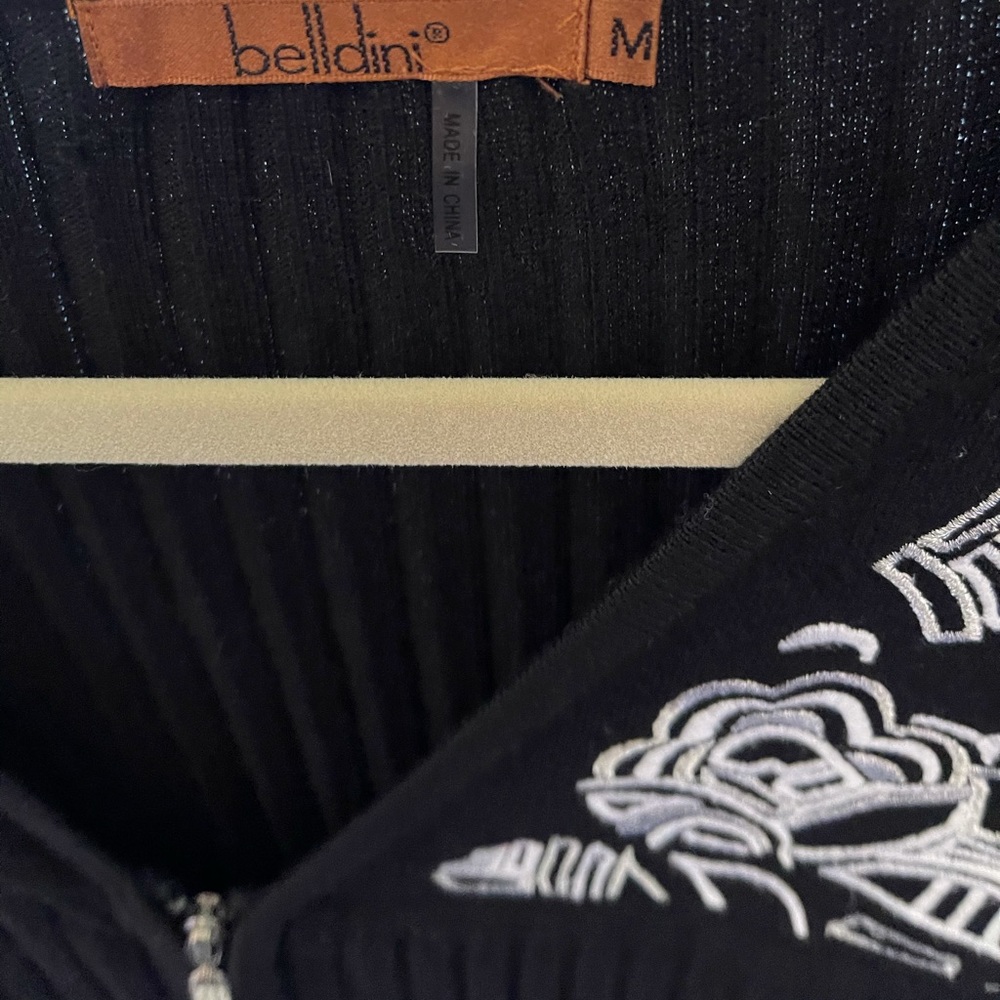 Black pullover v neck